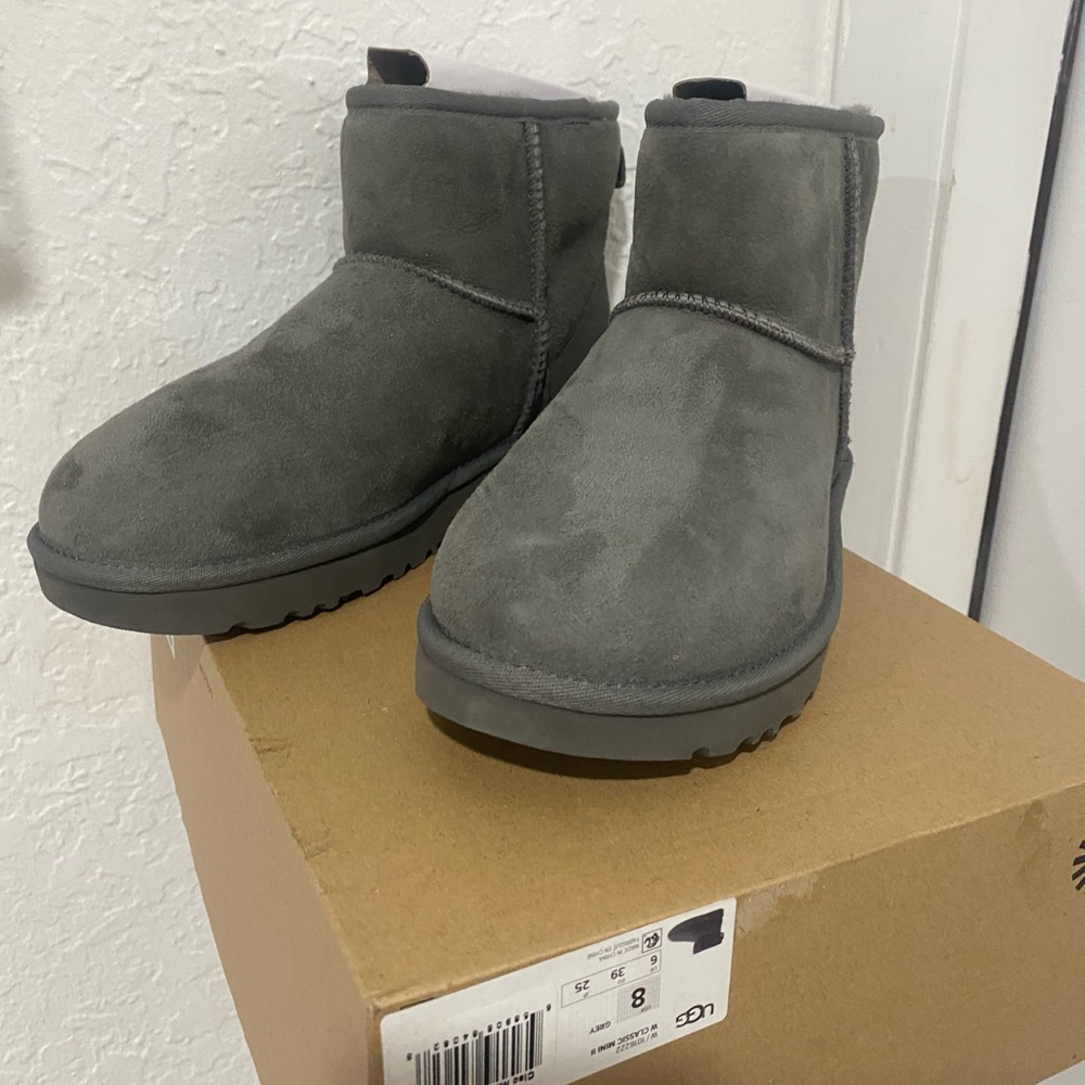 UGG MINI II